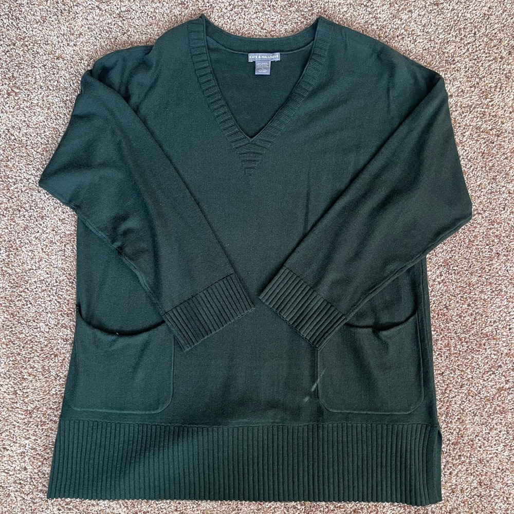 Forest Green‎ V-Neck Sweater w Front Pockets